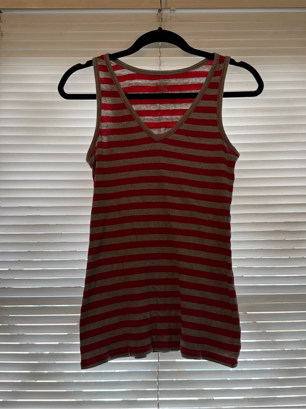 ✨10 for $15✨ Old Navy 100% cotton Red and Gray Striped V-Neck Tank size Large